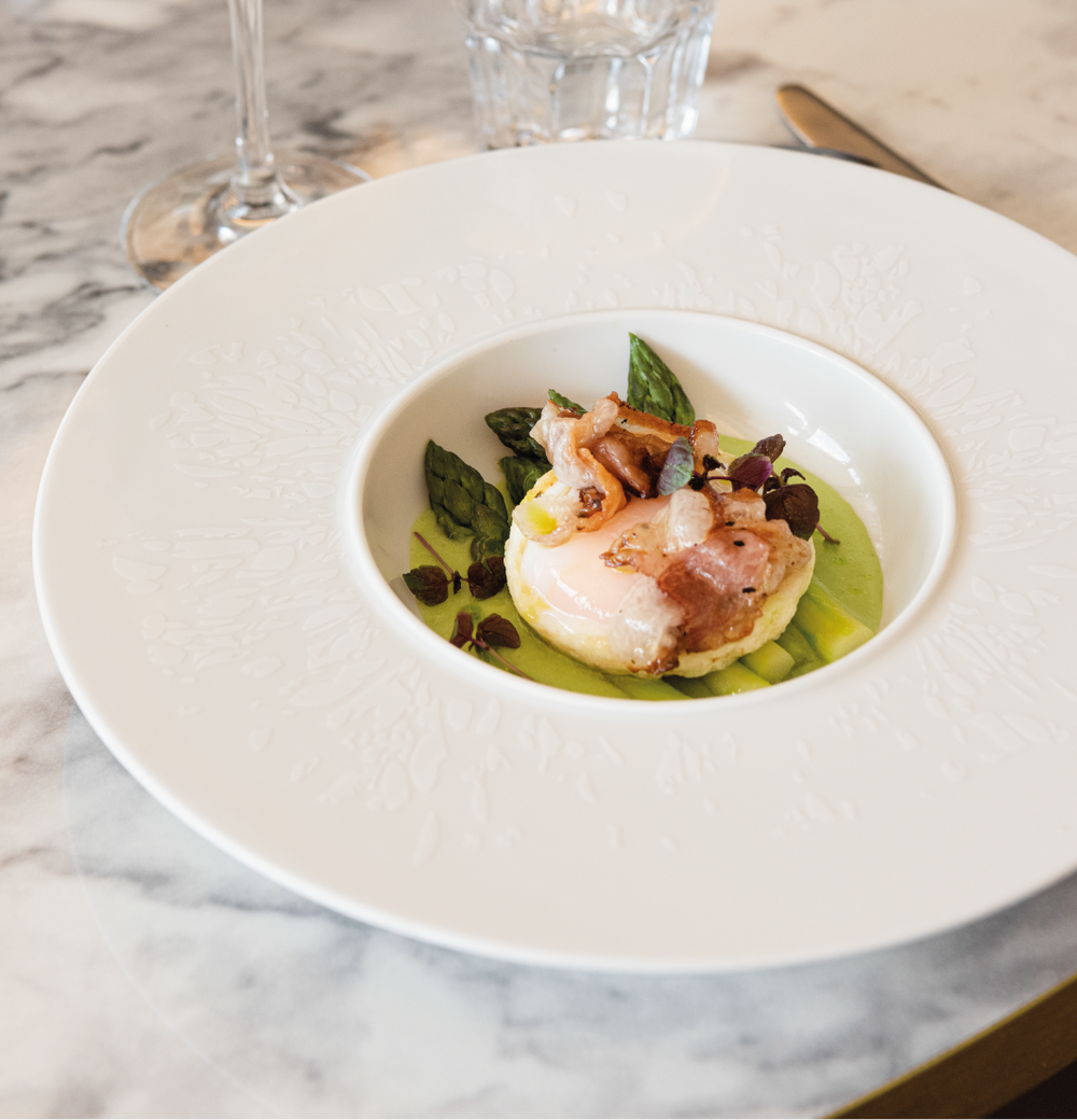 Crème d'asperger, asperges et oeuf molé